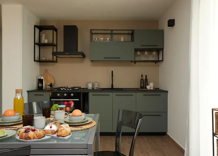 Marina Few Mt From